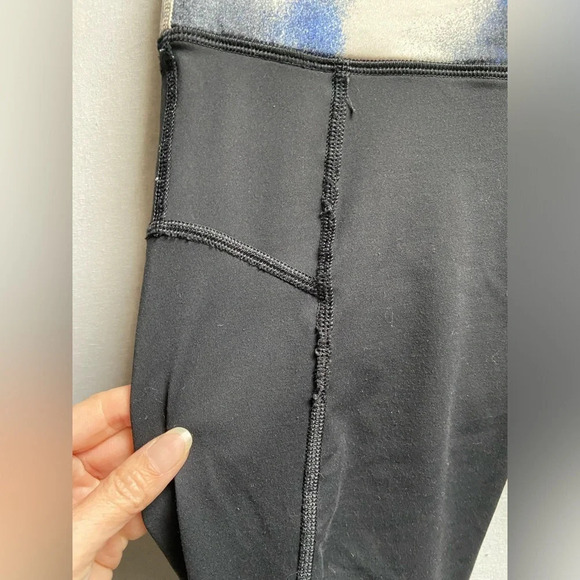 Lululemon Athletica cropped leggings Sz 6 - Picture 3 of 14